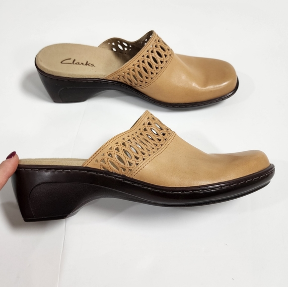 Clarks laser-cut tan leather slip-on mules womens size 9 - Picture 5 of 14